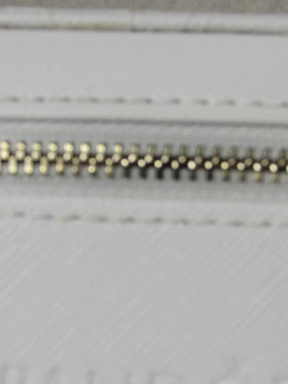 Pandora White Travel Jewelry Box Embossed Floral Gold Zipper Gray Velvet Lining